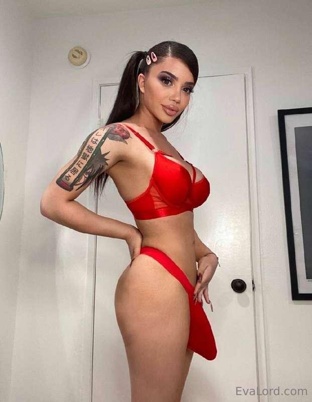 SHE HAS A THREE POUND COCK! 🍆🤤
https://onlyfans.com/theonlya..
