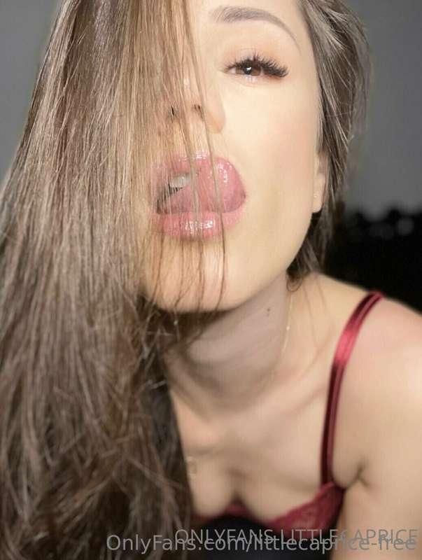 Hi there! Close up to my naked body for you to get hard for ..