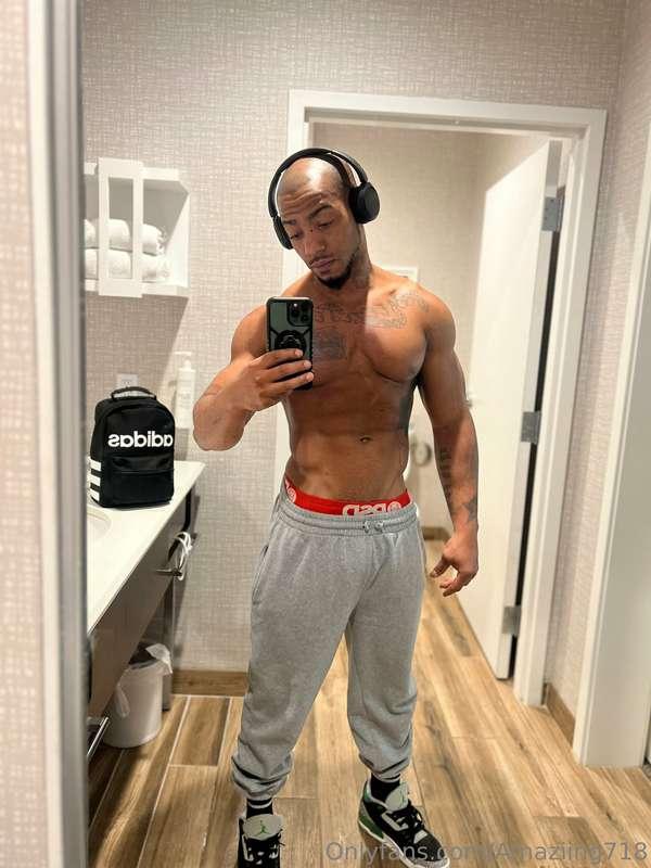 Need a workout buddy. Will you be the one? 😏