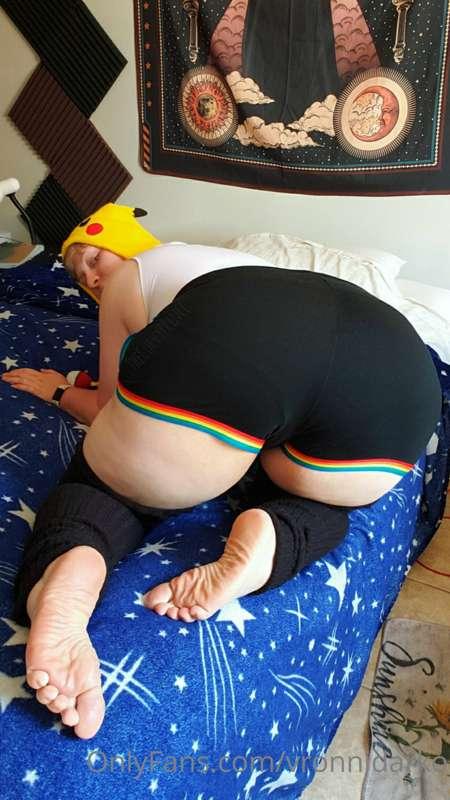 Do you think my butt looks cute in these shorts? 😳