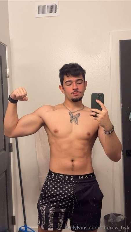 Abs of steel , heart of gold 💪 ❤️
