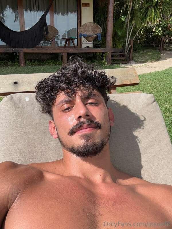 I’m dropping surprise d pics, comment “yes” if you want one ..