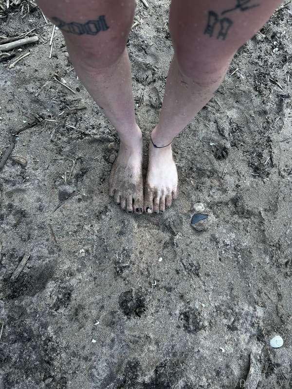 Ignore the nail polish.. it happened while i was swimming ..