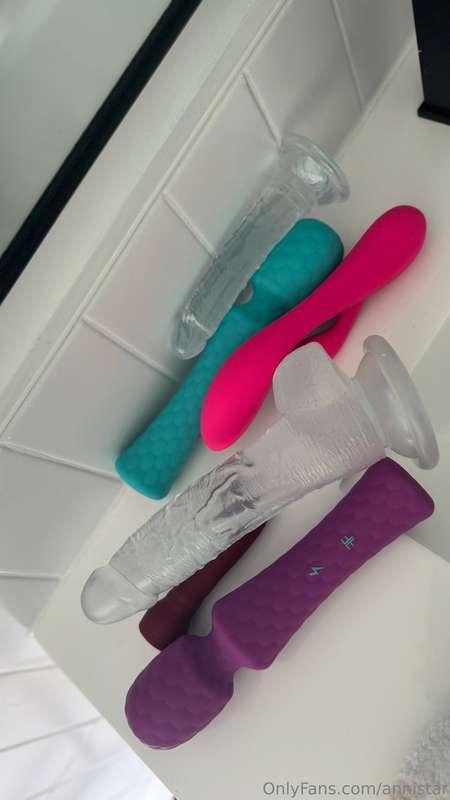 Papi, do you want to see how I use my toys to cum so hard? 😈..