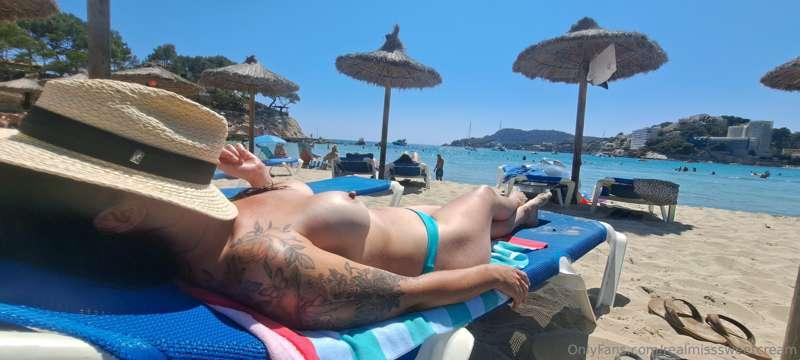 Beach vibes🏖🌡☀️🔥🍻