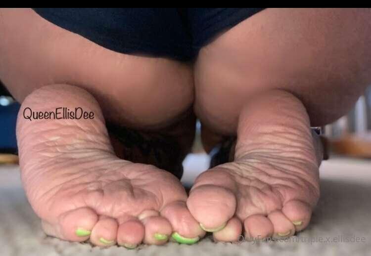 What will you worship first? My beautiful ass or my exceptio..