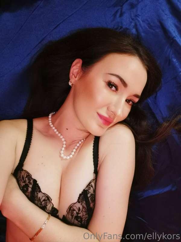I'm a good time. I'm a blast in a bra.🔥
