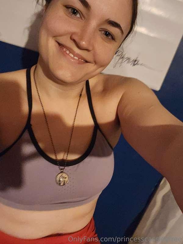 Gooood Morning, Lovebirds! I'm working on my mombod, what ha..