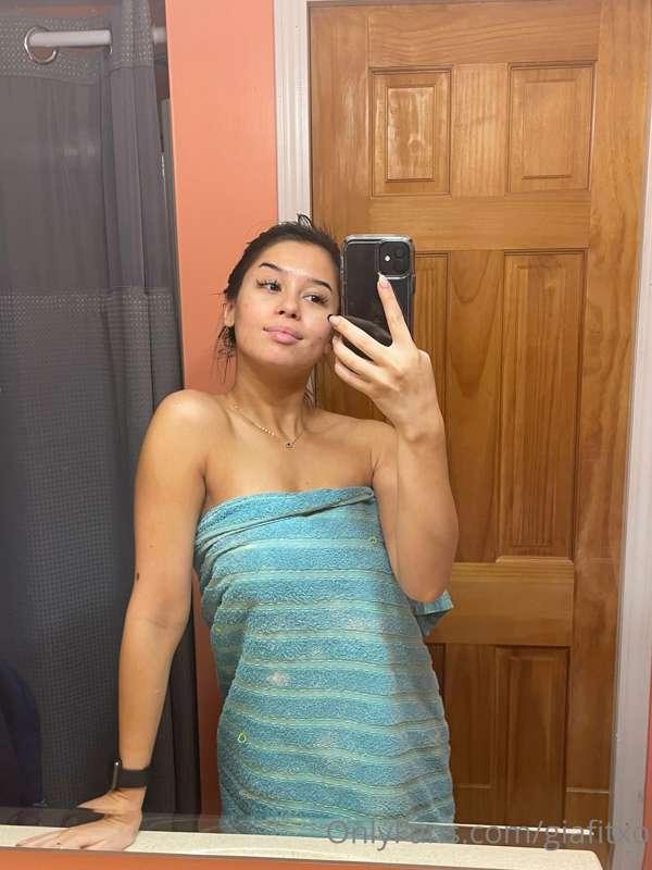 Fresh out of the shower 😍