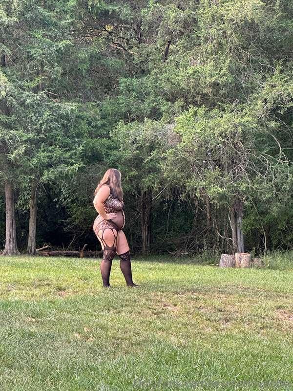 Me off in the distance thinking about how hot this weeks con..