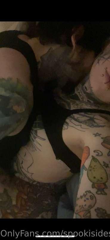 Lmk if you want more b/g content 🙈 (vids n pix here, me gett..