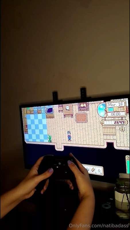 Rainy day = #StardewValley day 🌱

What is your favorite game..