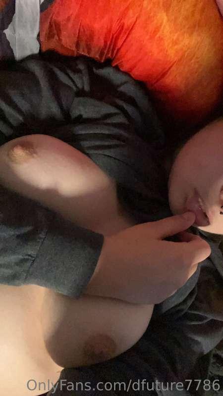 I’m so horny 🥵 wish I had someone to suck on my titties ;)