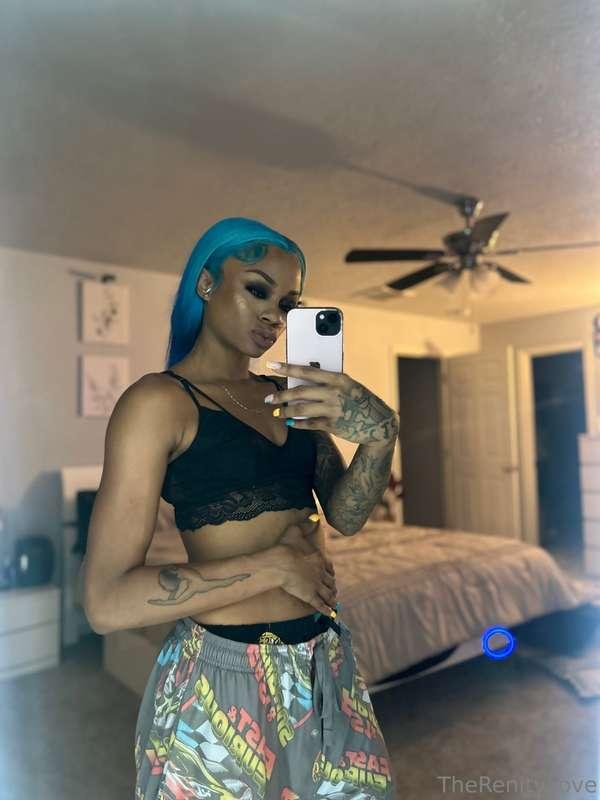 On live right now daddy ONLY $5 to watch me cum HARD😏😏😏💕