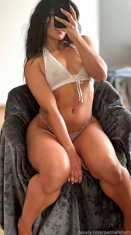 petitefetish image #0