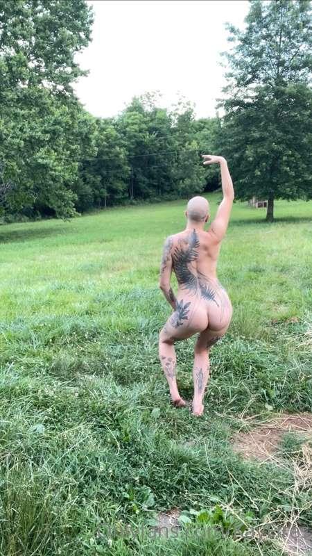 🌿 Nature ballet 🩰 but let’s spice it up a little 😈

Watch me..