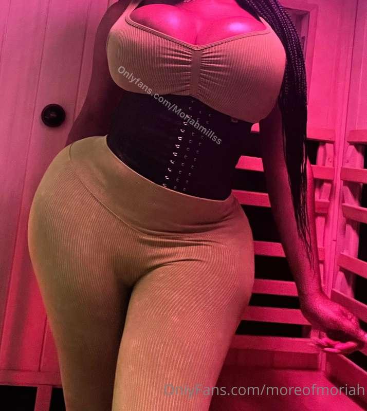 I just had a sweaty gym session and now ready to continue it..