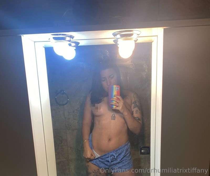 GOOD MORNING MY LOSERS 😴👑 Doctor Tiffany👑😴  Is just waking u..