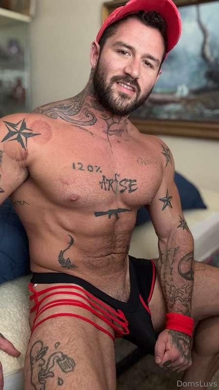 Do you fuck athletes in red?🥀 