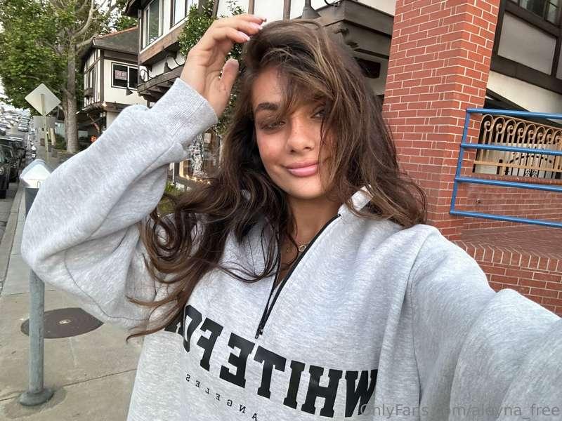 aleyna.krezz.free main image