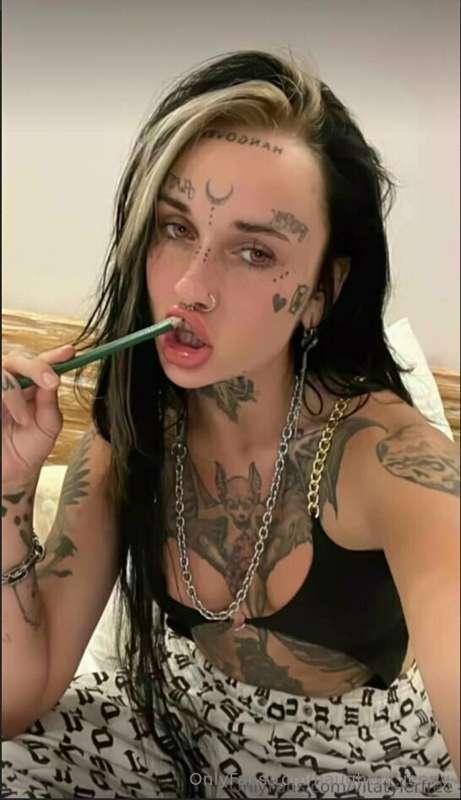 Sweetie😈, you wanna fuck a pervert like her @vitatylerfree? ..