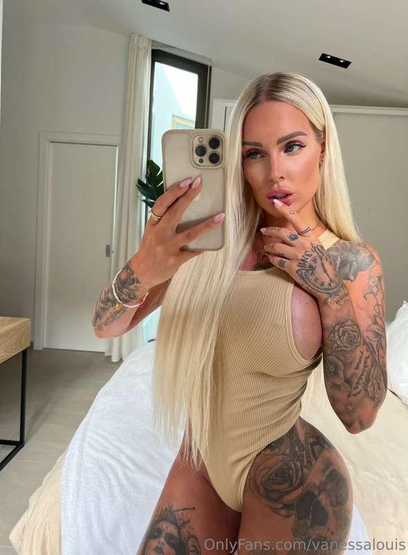 **DM me if you‘re horny tonight and wanna dirty chat** 🥵 💦