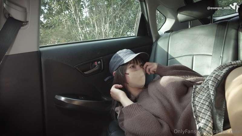 【Scheduled to post tomorrow】Driving date with her follower! ..
