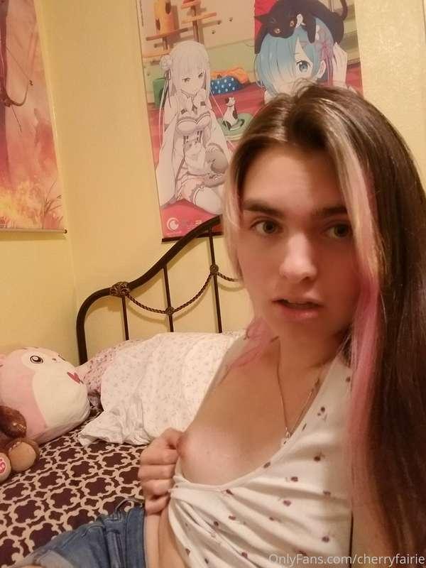 I dressed up a little today hows my outfit hehe💕 gotta love ..
