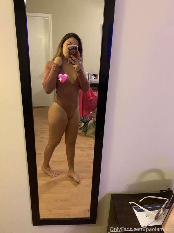 I just got this new bodysuit it's so pretty 💖 the best part ..