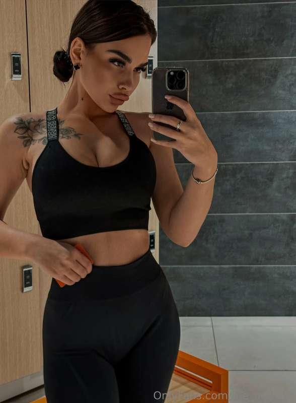 While it's cold outside, I warm up in the gym to stay in sha..