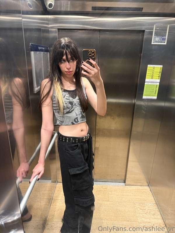 What would you do if you found me on an elevator? 😳Just the ..
