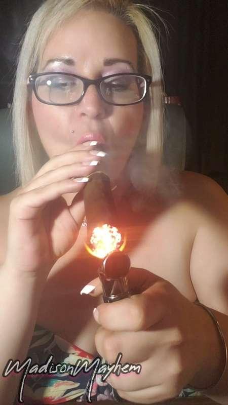 Lighting up Big Johnny 🚬🎀🖤🎀🚬