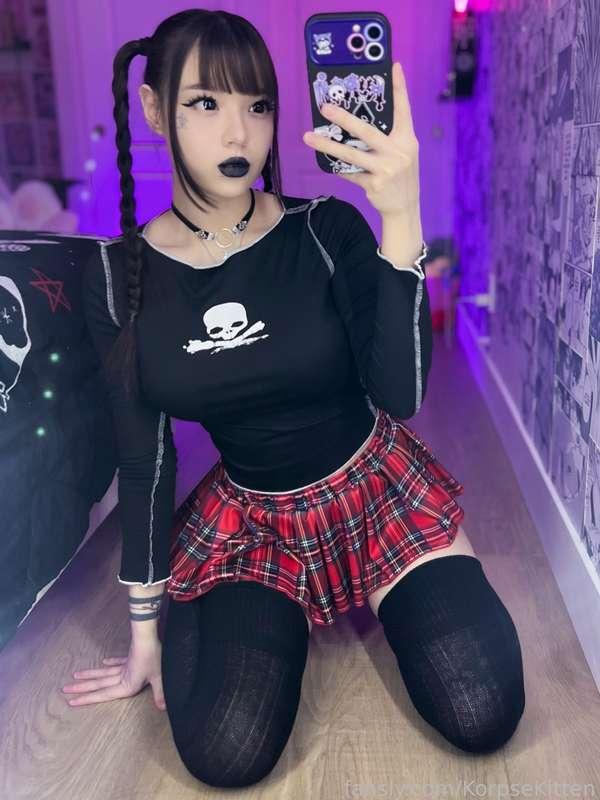 Goth girls hate panties 🚫