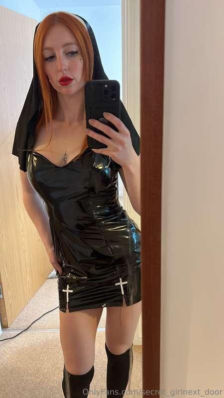 I love being a slutty nun on set 😝