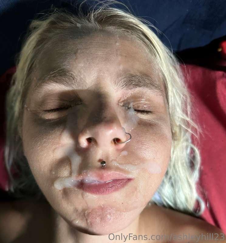 Making a mess 🤭 cum shot 😏