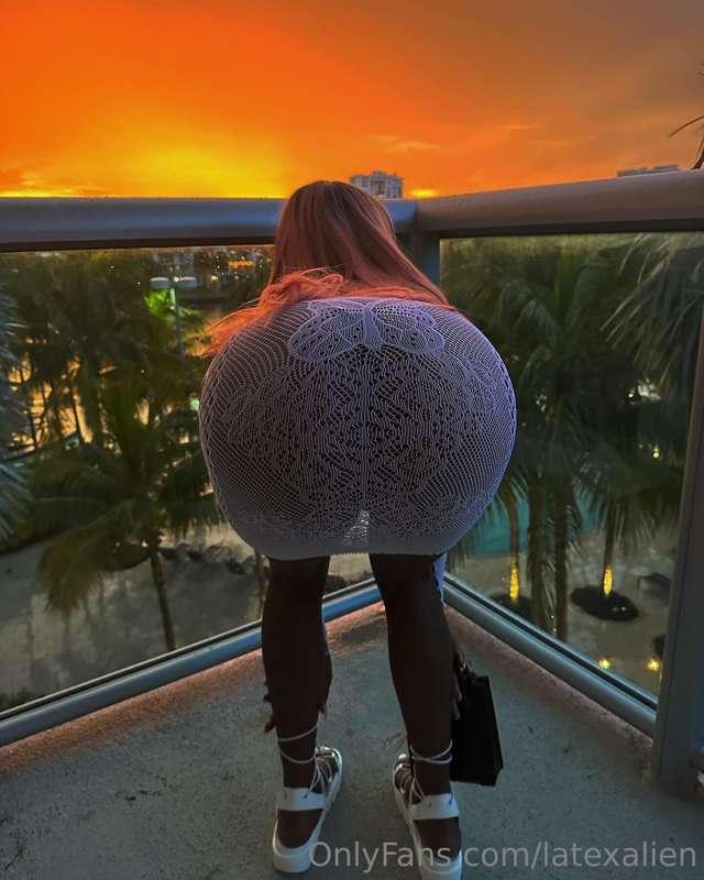would you go on vacation with me? 🌅😋