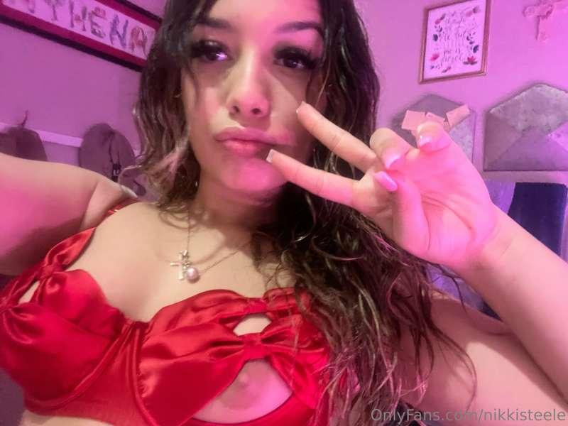 oopssyy whats sneakingggg🙈