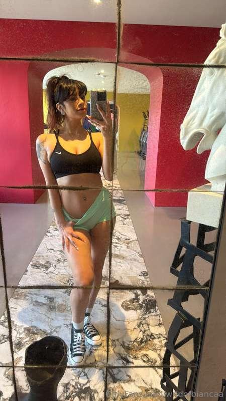 get hot and sweaty working out with me babe 🤭