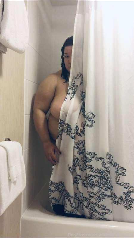 Just a peek 🚿