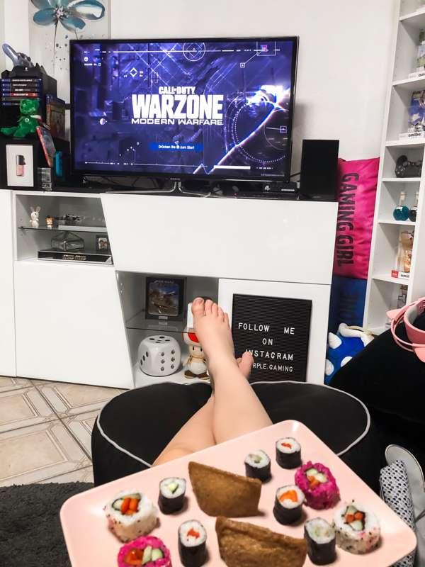 Sushi 🍣 & Warzone 🎮