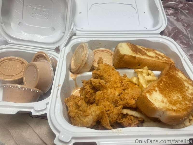 One of my feeders spoiled me 🐖🍽️
