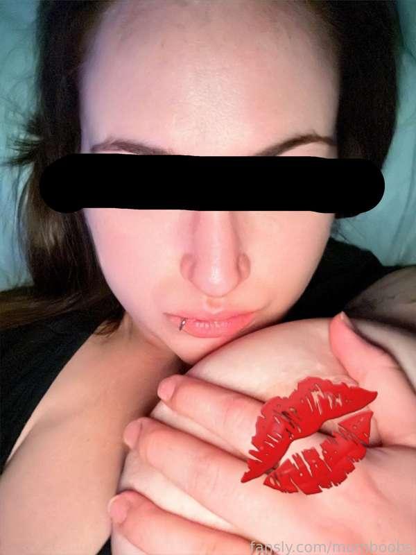 momboobs image #1