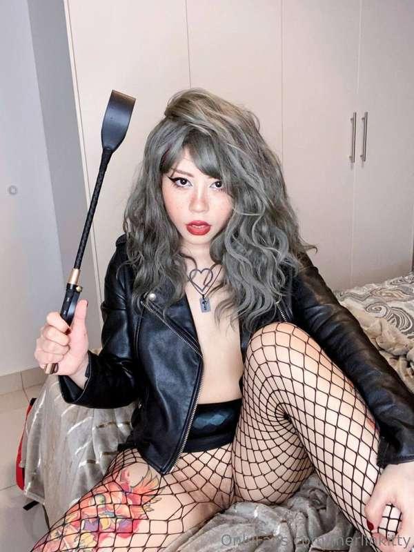 @mistressroxybdsm 🥺 She looks like a small and cute girl, bu..