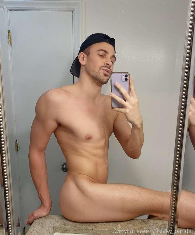 Happy 22nd to me I guess 🎂 🎉  Dropping a hot vid for y’all l..