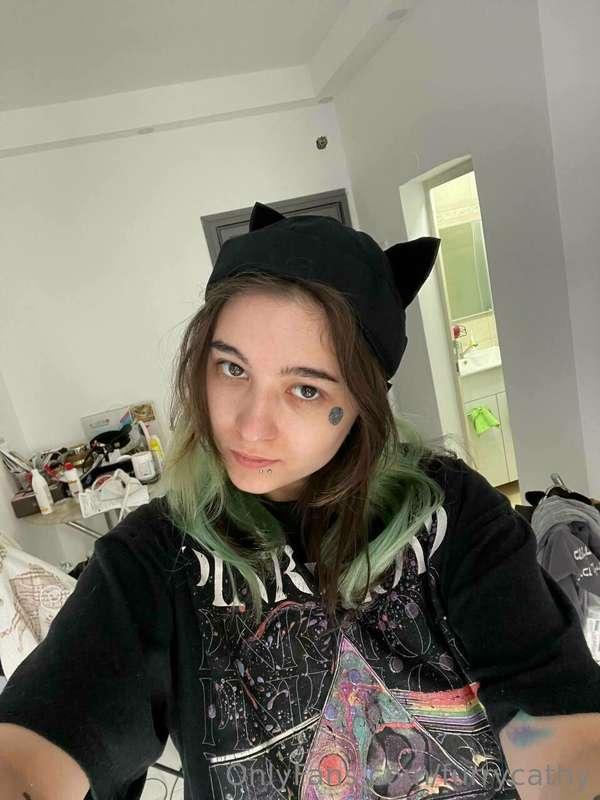 Would you like to see such a sexy girl in your home?😍