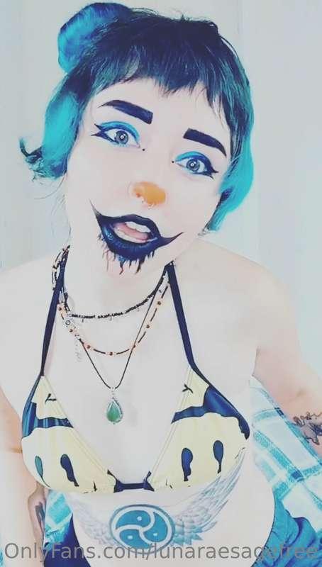 Would you let me suck your dick dressed as a clown? 🤡