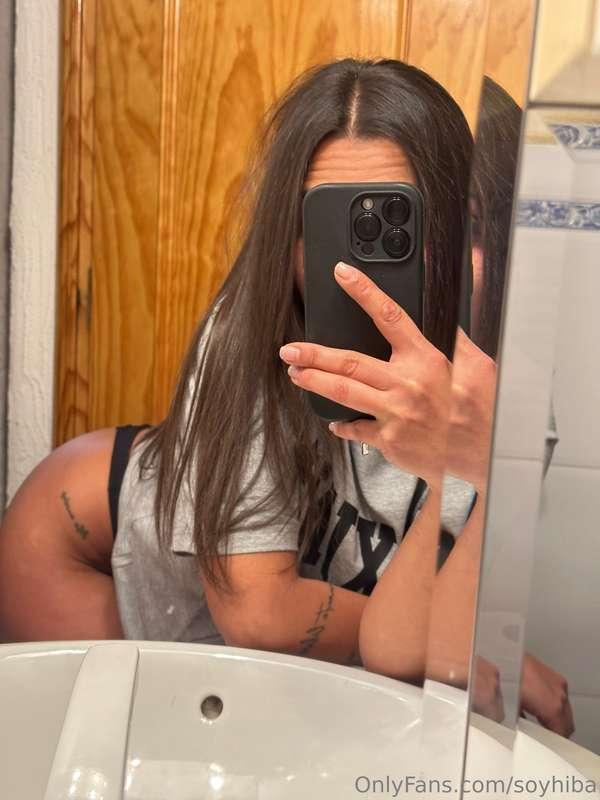 My curves are my favorite thing about me… what’s yours? 😏Mis..