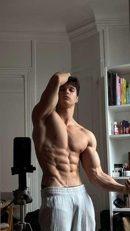 Sultry and tantalizing @leoaesthetics is ready to turn up th..