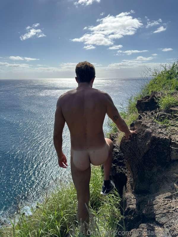 Hiking in hawaii p2 😉