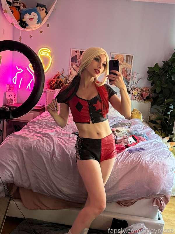New Cosplays I shot today hehehe 

Which Harley do you prefer? I will say that I am a sucker for the black and red!